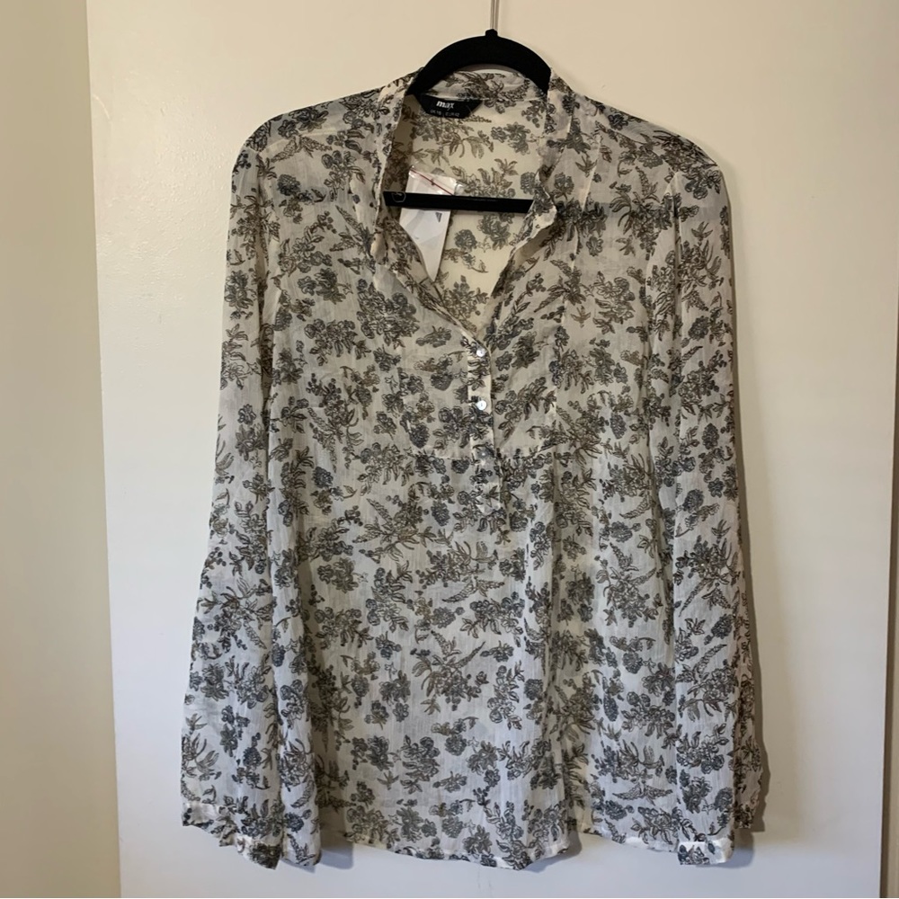 Max Cream With Blue Floral Button Top Size Large (Eur42)